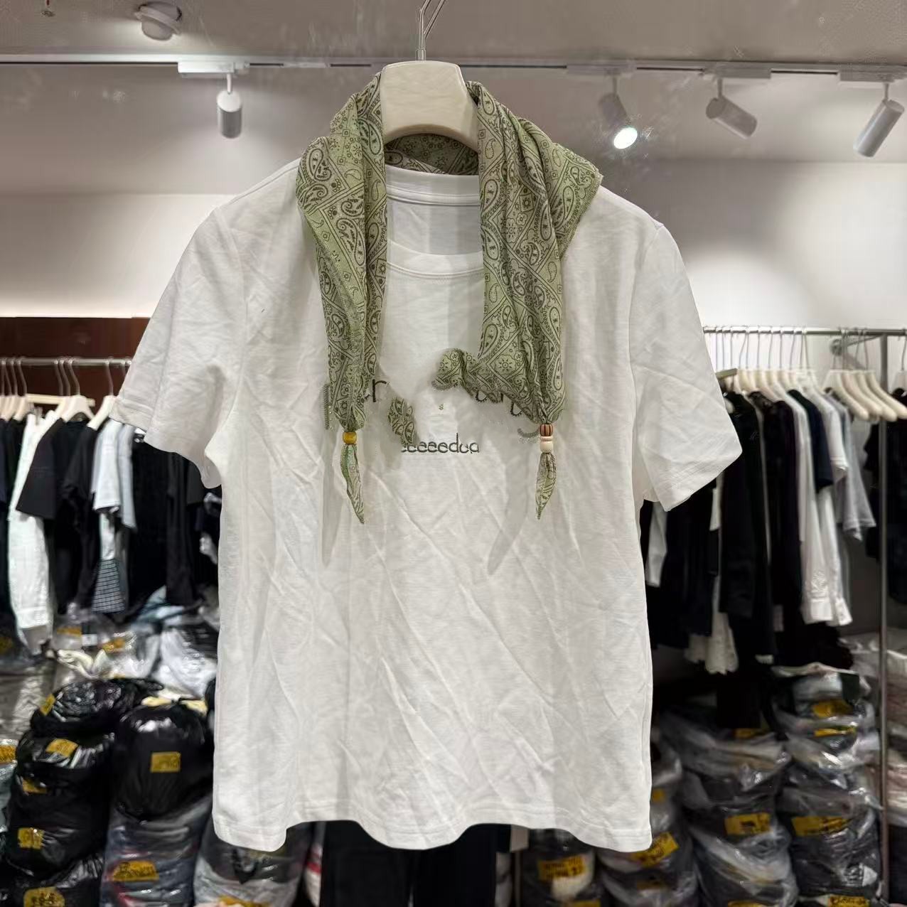 欧洲站2026夏新款欧货圆领字母刺绣短袖T恤显瘦上衣搭配丝巾6E00