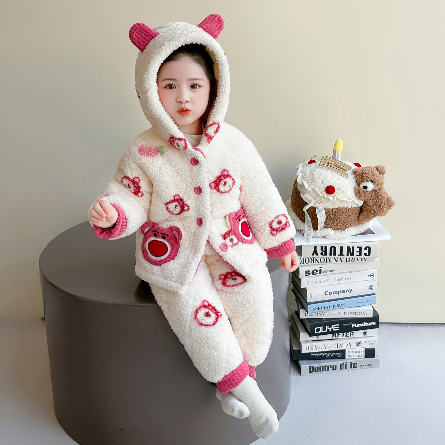 女童三层夹棉家居服冬季儿童珊瑚绒加厚保暖睡衣女宝宝草莓熊套装