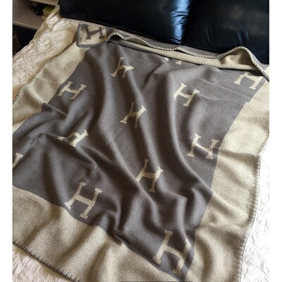 H字母家羊绒羊毛毯子沙发盖毯办公室午睡空调被子ins高级感轻奢风