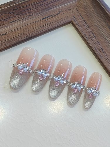 纯手工穿戴甲美甲贴片温柔裸色自然高级猫眼显白碎钻