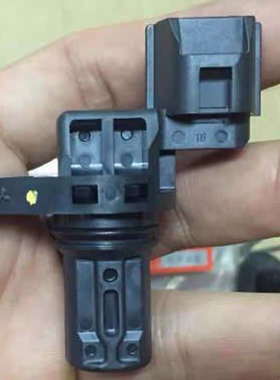 适用于格蓝迪戈蓝欧蓝德菱绅F6凸轮轴位置传感器4G69机头J5T30771