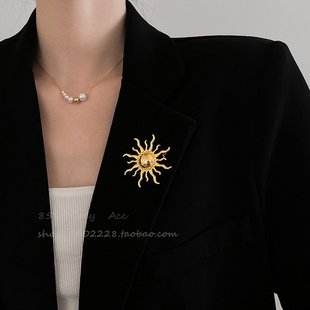 胸花时尚 金色太阳花胸针女小众设计高档西装 气质礼服外套别针配饰