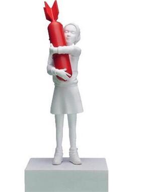 拥抱炸弹的女孩雕像树脂摆件现代艺术桌面装饰工艺品 Bomb Hugger