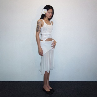 FTTHR2025SS白色网纱拼接背心不规则半身裙套装