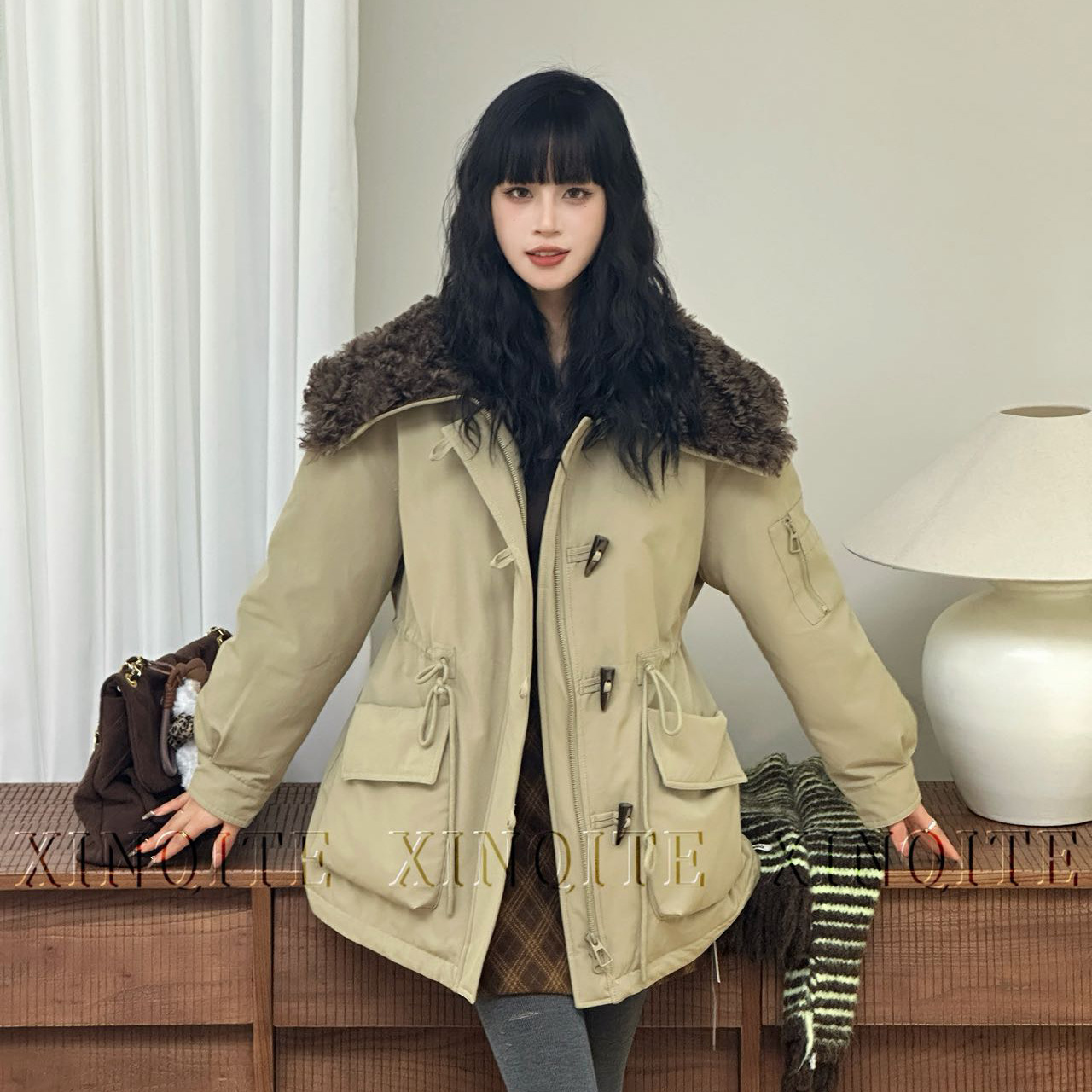 2025冬季工装风羊羔毛领派克服女中长款连帽多口袋显瘦减龄外套