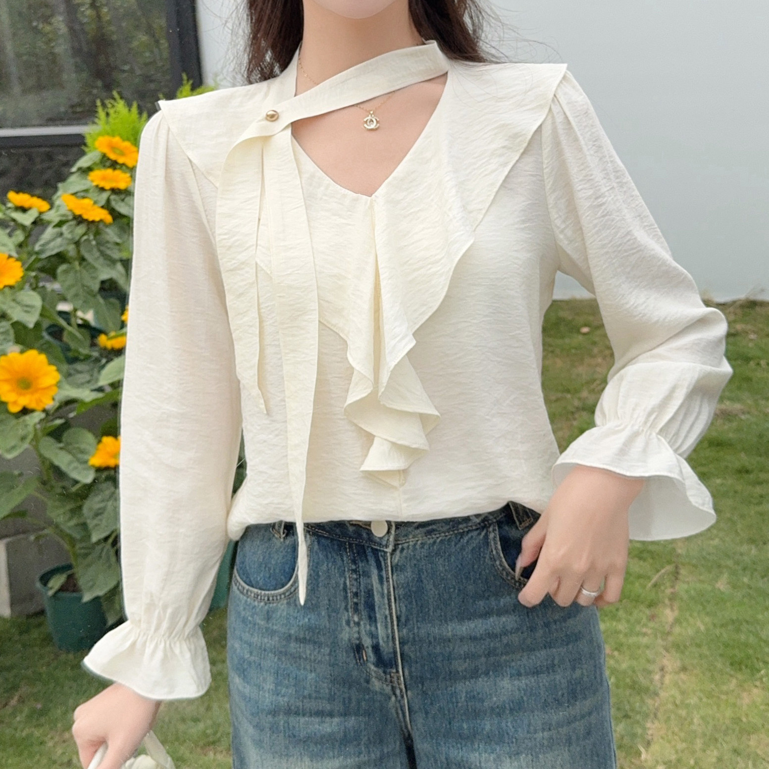 2025早秋新款韩系小众设计感荷叶边V领通勤设计感衬衫上衣女