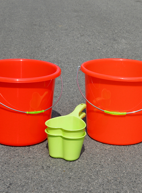 大红色塑料水桶塑手提耐摔洗车清洁拖地保洁老式水桶熟料带盖桶子