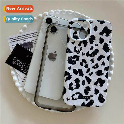 Premium black and white leopard print 适用 iPhone 13 fashion