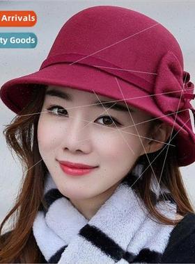 Womens hat British hundred with courtesy of the fall and win