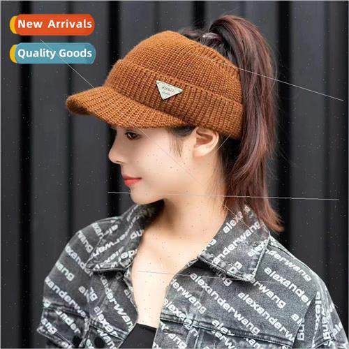 Koreas new fall and winter triangle label knitted hollow top