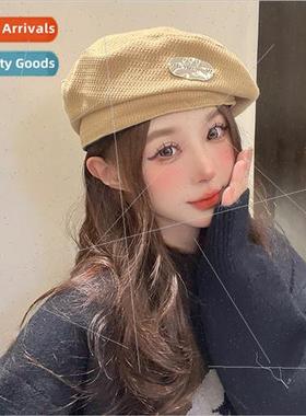 Autumn and winter oval silver label beret with obvious face