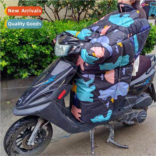Electric motorcycle windshield is warm in autumn and winter