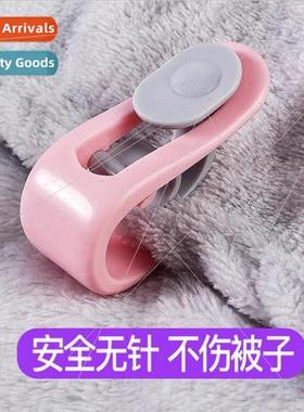 Quilt holder quilt cover sheet thumbtacks invisible pinless