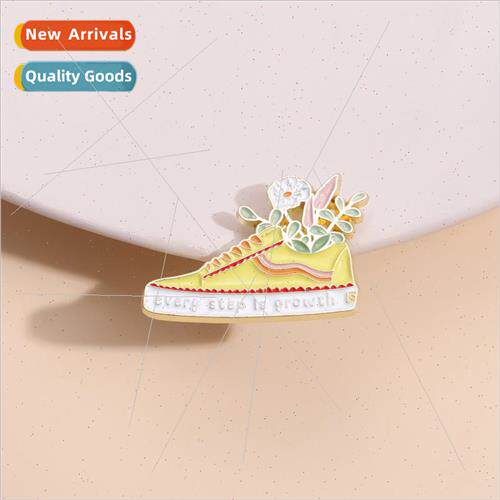Creative English sentence brooch shoes hiking Every step is