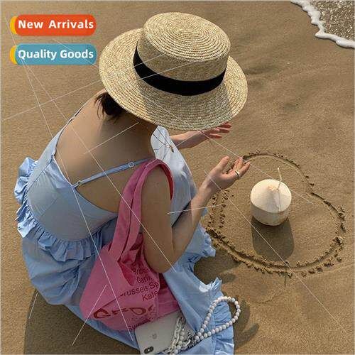 Flat top straw hat female summer beach outing to take pictur