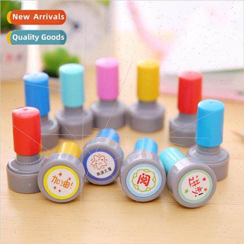 Teachers water injection children cartoon small seal encoura