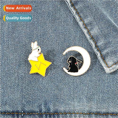 Creative cute rabbit cartoon brooch 适用get envy couple moon