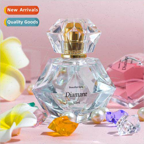 Pretty Girl floral and fruity notes lasting fragrance spray