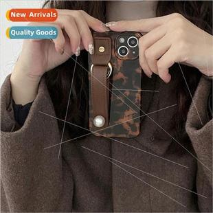 Premium sense of retro amber 14Promax pearl wristband iPhone