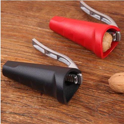 Heightened funnel-shaped walnut clips manual peeling nut cli