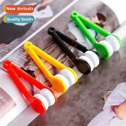 Carry- multifunctial eyeglasses wipe cvenient type does not