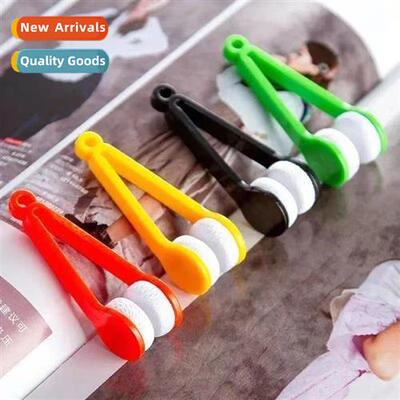 Carry- multifunctial eyeglasses wipe cvenient type does not