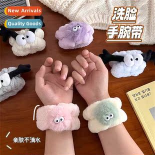 Cute carto three-dimensial plush face wash wristbs fresh gir
