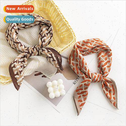 Fashion Commuter Letter H Printing Small Square Scarf ght xu