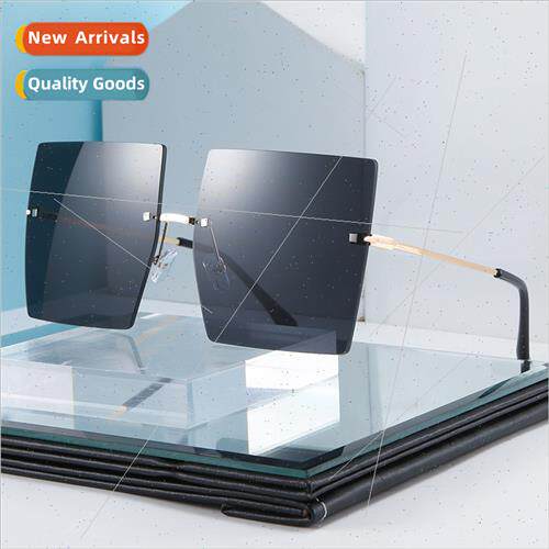 Model 17258 sunglasses 2019 new square rimless metal glasses