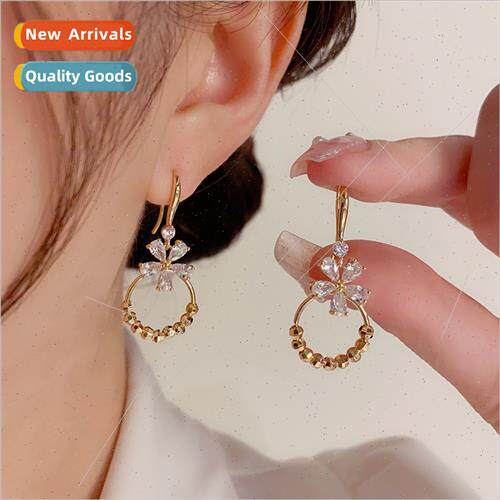 Celebry Zirconia Flower Circle Ear Hooks che Fashion Earring