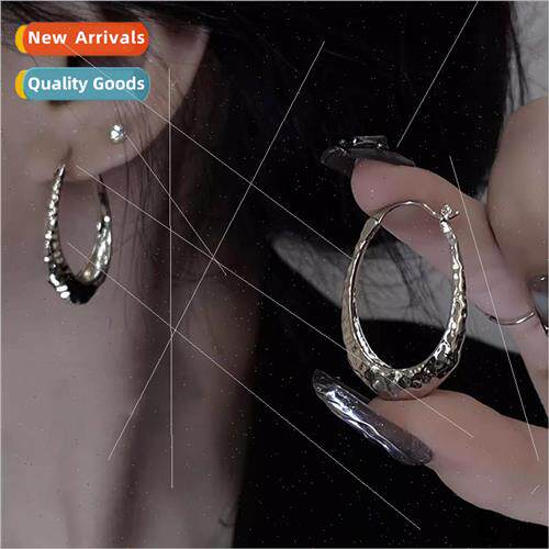 Ins cold wind U-shaped pleated metal earrings simple ear buc
