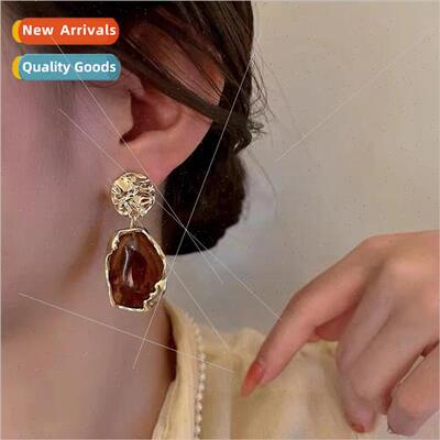 Retro court geometric resin earrings 2023 new tide delicate