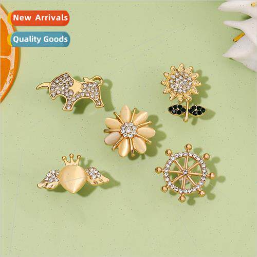 Korea simple pearl metal brooch multifunctional anti-travel