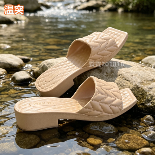 温突新款奶茶色方跟凉拖女士方头菱格一字拖增高防滑海边涉水拖鞋