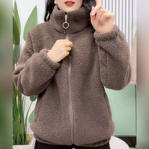 2024冬季新款羊羔绒外套女妈妈秋冬保暖洋气时尚拉链卫衣加绒加厚