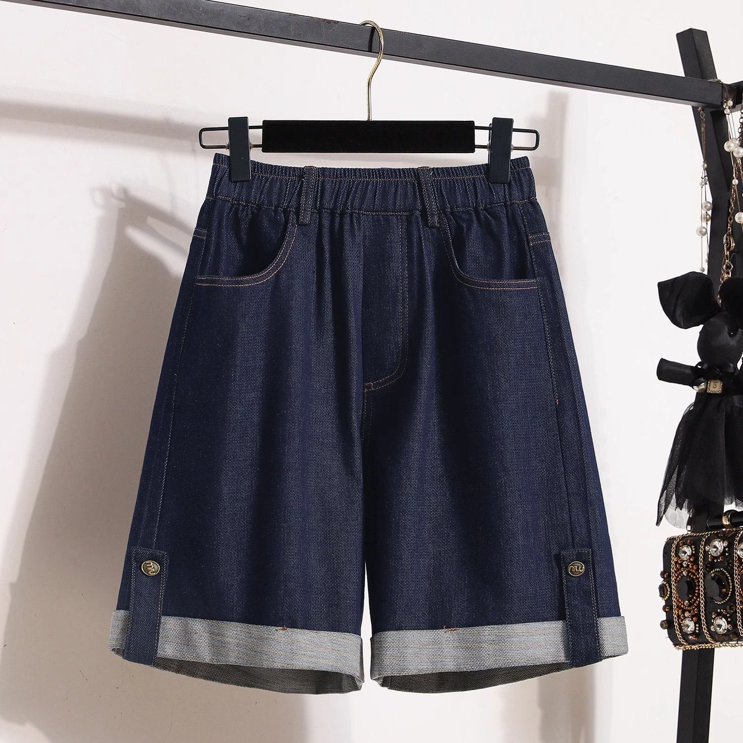 夏季新款大码天丝宽松休闲撞色卷边牛仔短裤女胖MM薄款阔腿短裤,女装/女士精品,牛仔裤,淘宝优惠券,粉丝福利购,淘宝优惠卷
