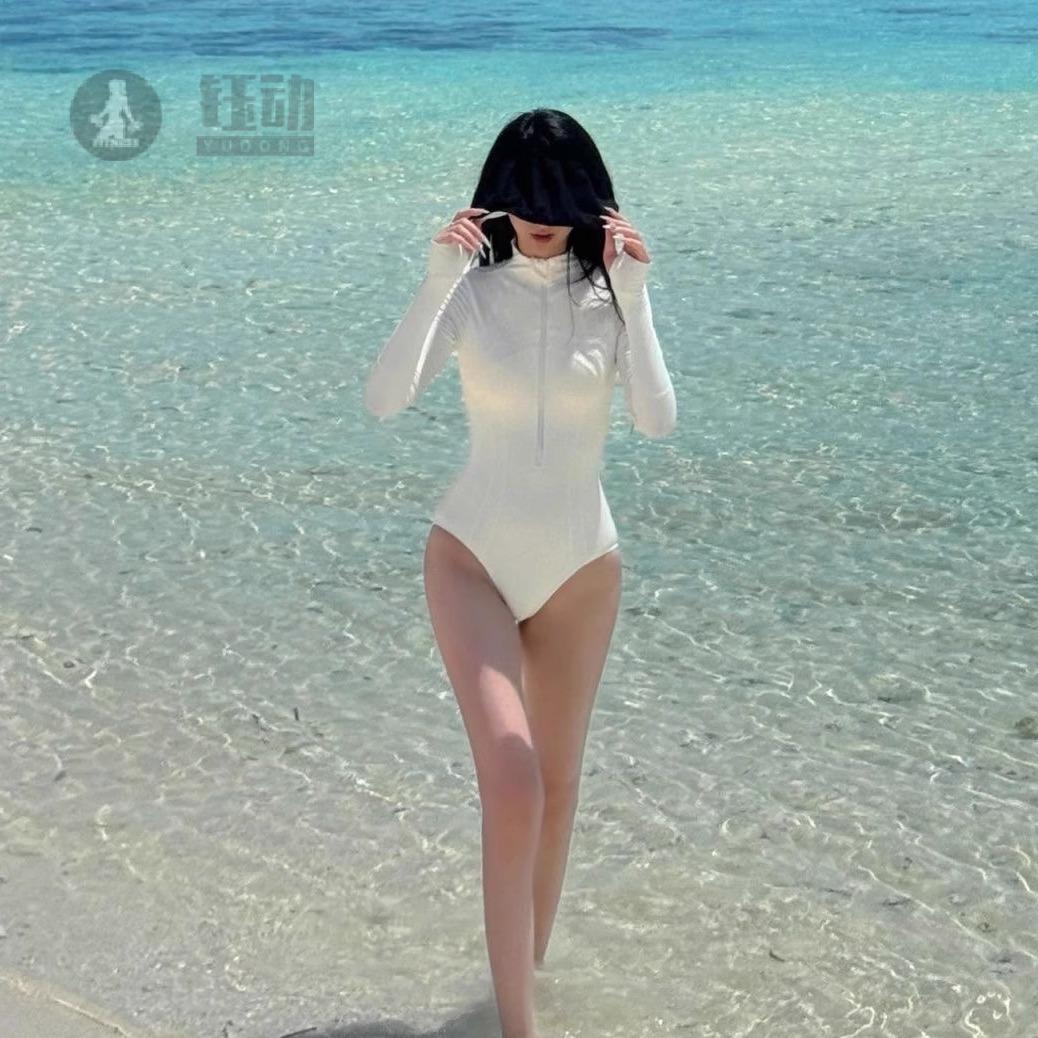 新款高领长袖连体泳衣女速干防晒