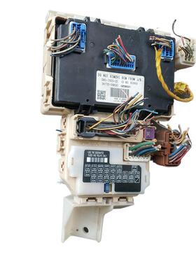 适用铃木天语SX4雨燕室内保险丝盒模块 36770-56K80-62J60-56K20