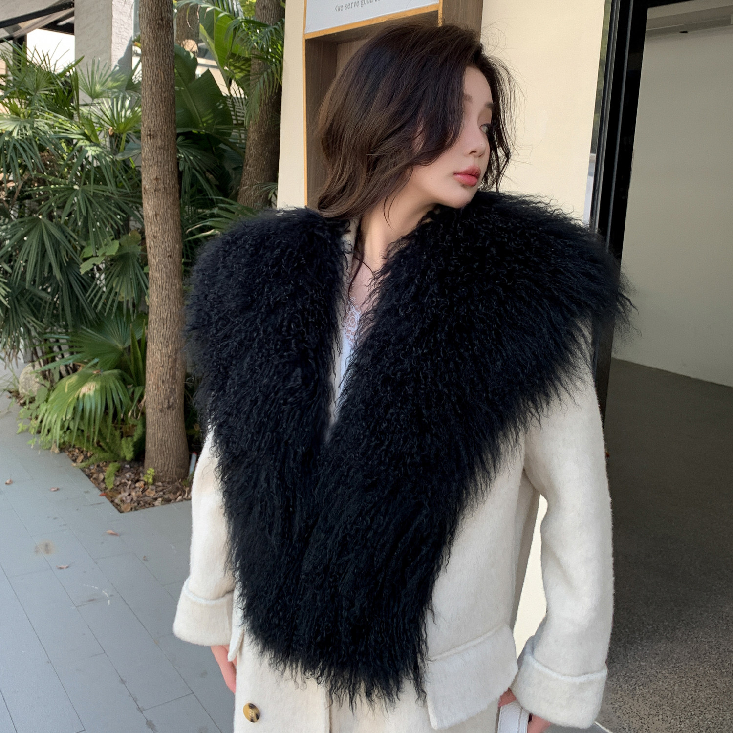 三观黑色滩羊毛百搭围巾女冬新款设计感高级感皮草披肩长毛毛领子