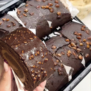 流心梦龙卷瑞士卷动物奶油花生碎巧克力脆皮奶油蛋糕点心休闲甜食