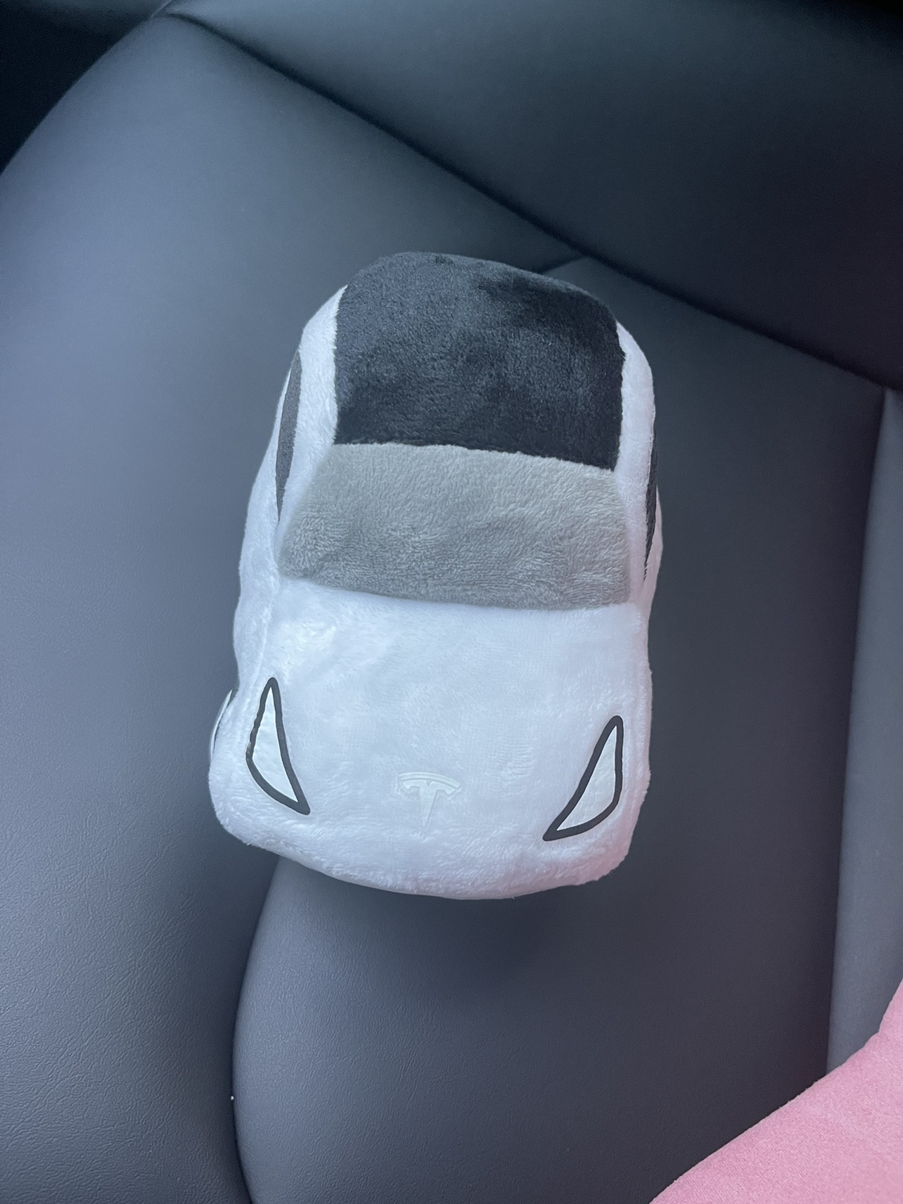 毛绒汽车小玩偶特斯拉