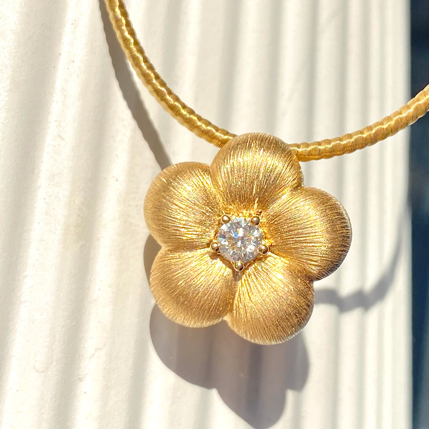 梅花花朵意大利金吊坠钻石