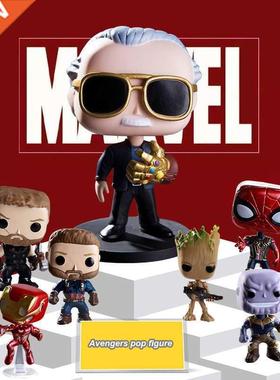 Os Vingadores da Marvel em torno do brinquedo funko pop Than