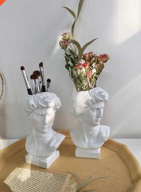 European Retro Blush David Statue Makeup Brush Tube Vase Dec