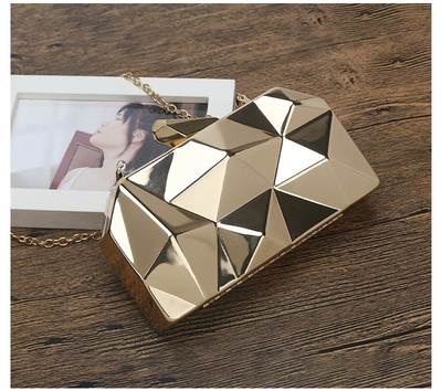 2021新菱形铁盒晚宴不规则链条手拿金属女包Prismatic female bag