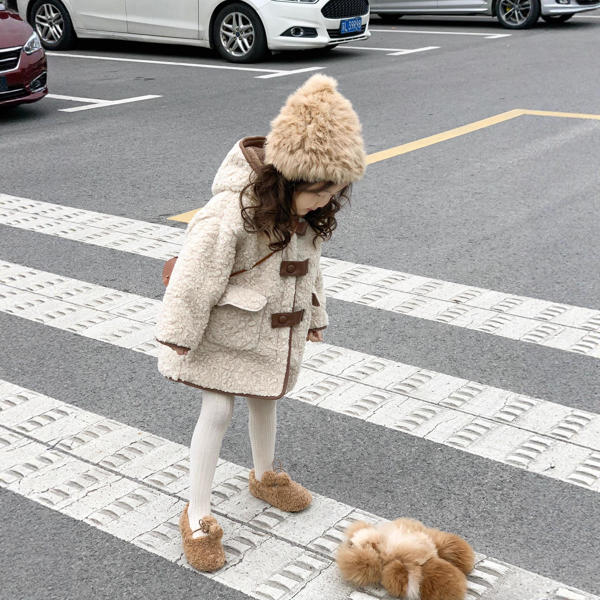 男女童冬装软糯亲肤加厚双面羊羔绒皮扣连帽中长款保暖大衣外套