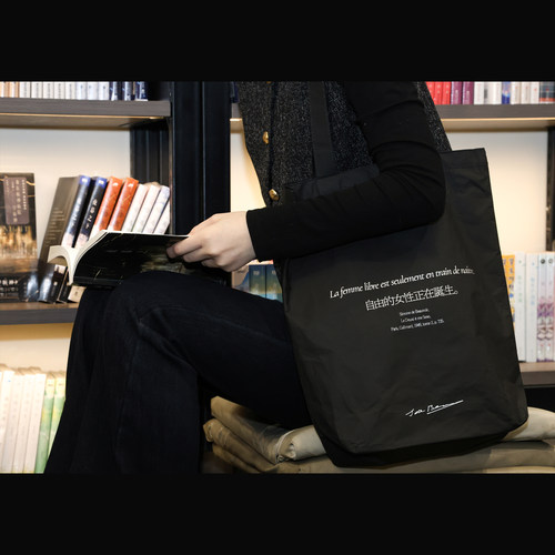 自由的女性正在诞生杜邦袋个性