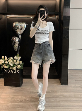 2026夏装穿搭一整套女修身低领白色短袖T恤灰色牛仔短裤两件套潮