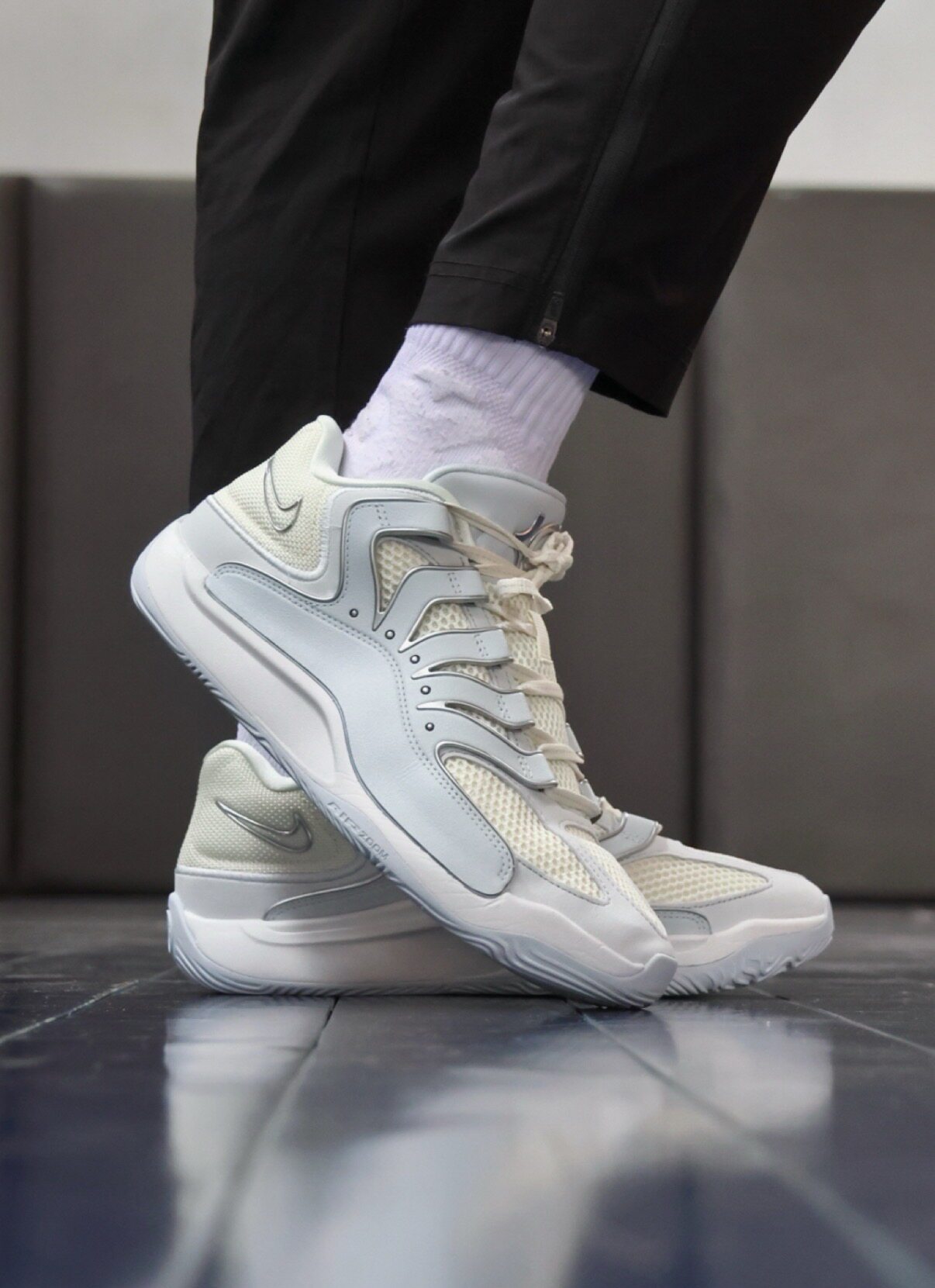 NIKE/耐克男子款杜兰特KD 18气垫缓震耐磨实战篮球鞋HV1991-001图片