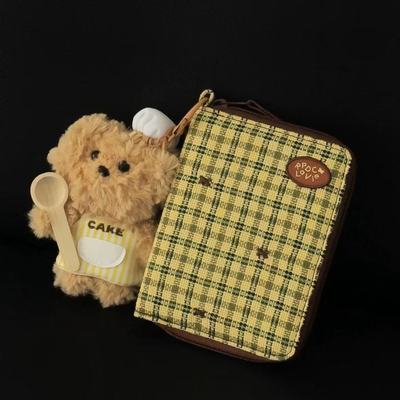 小红书同款黄棕格纹护照夹证件包